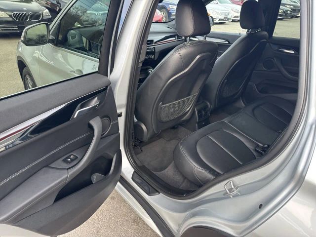 Vehicle image 11 of 30