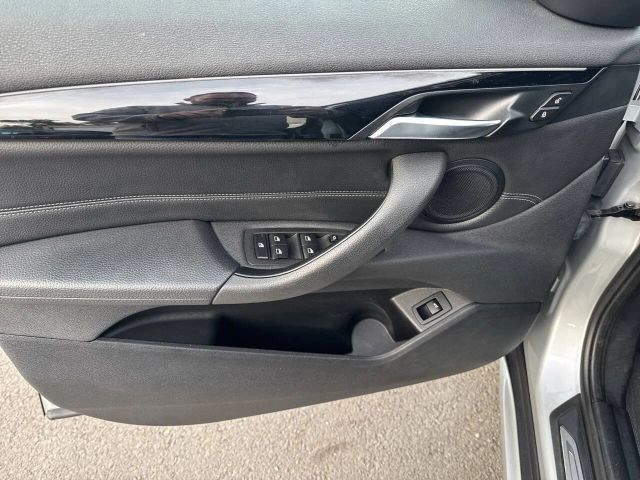 Vehicle image 19 of 30
