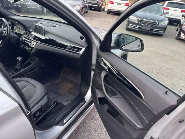 Vehicle image 28 of 30