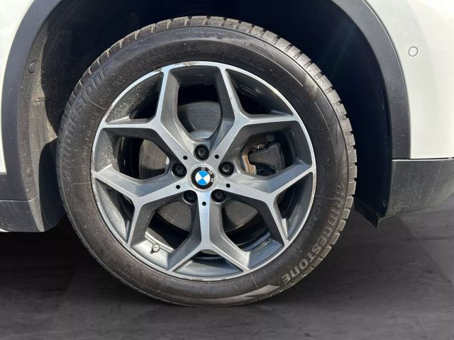 Vehicle image 27 of 30
