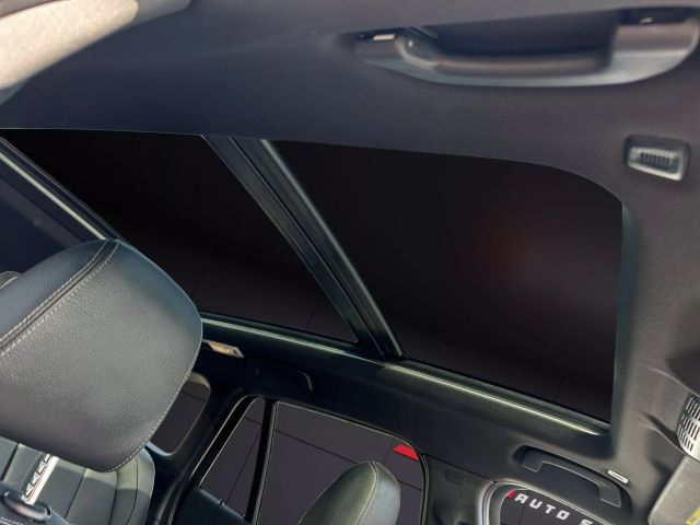 Vehicle image 19 of 30