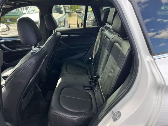 Vehicle image 10 of 30