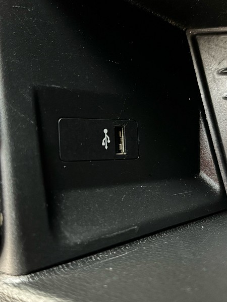 Vehicle image 37 of 40
