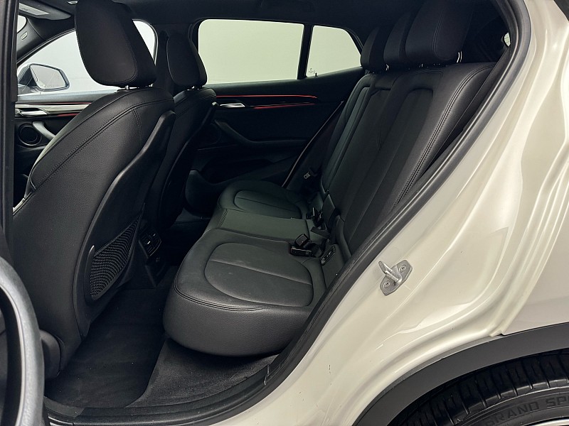 Vehicle image 15 of 40