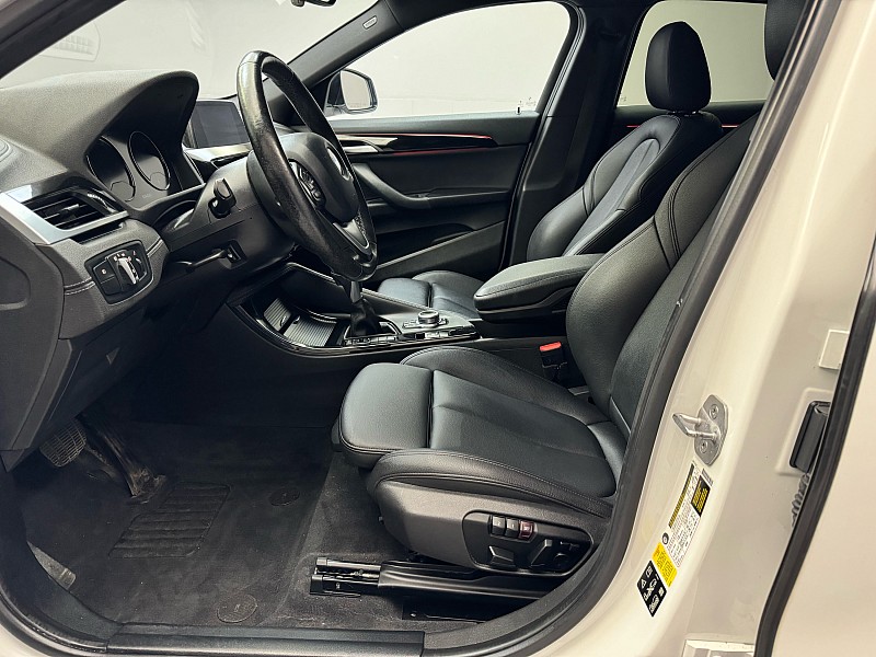 Vehicle image 13 of 40