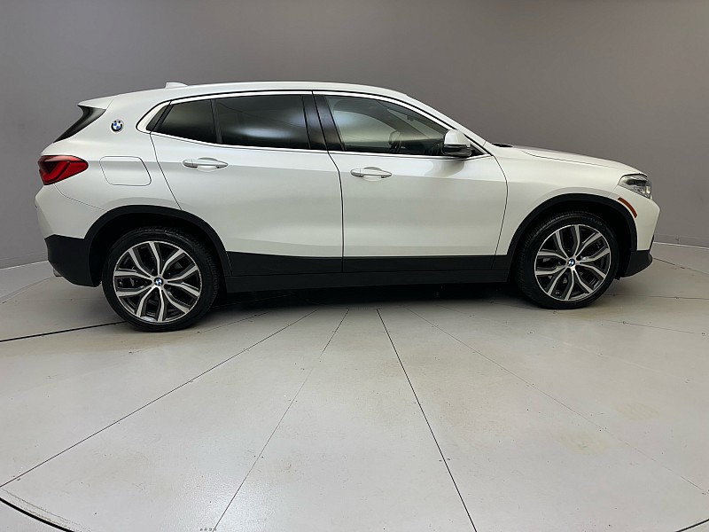 Vehicle image 4 of 40