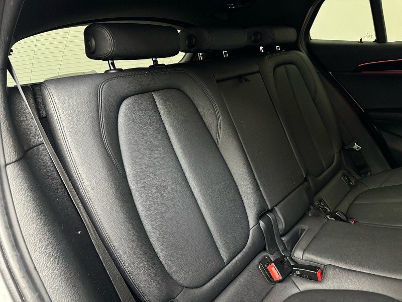 Vehicle image 19 of 40