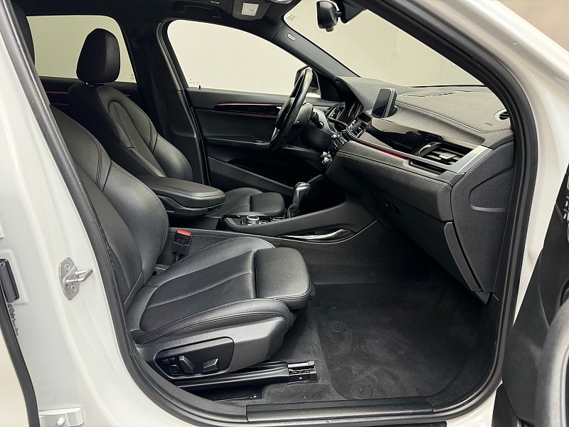 Vehicle image 20 of 40