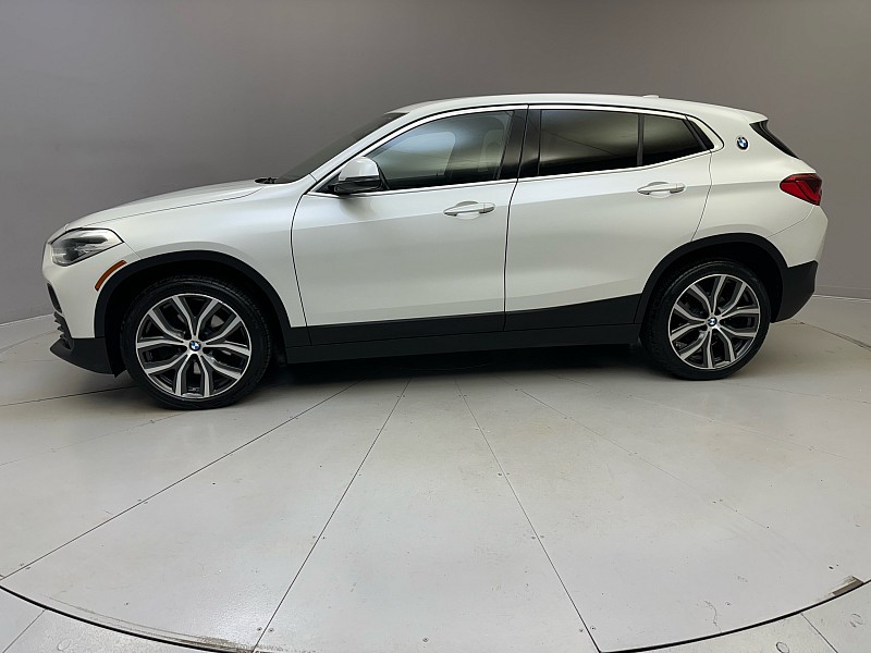 Vehicle image 8 of 40