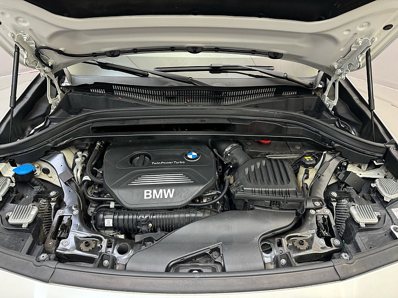Vehicle image 10 of 40