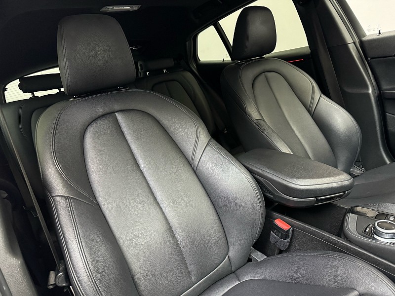 Vehicle image 21 of 40