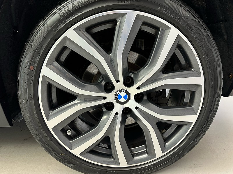 Vehicle image 9 of 40
