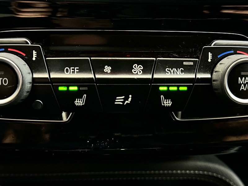 Vehicle image 33 of 40