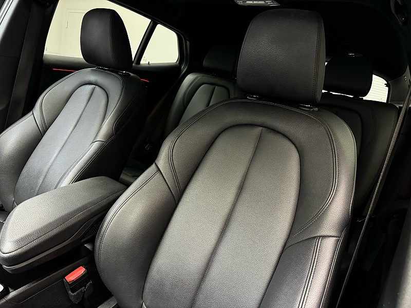 Vehicle image 14 of 40