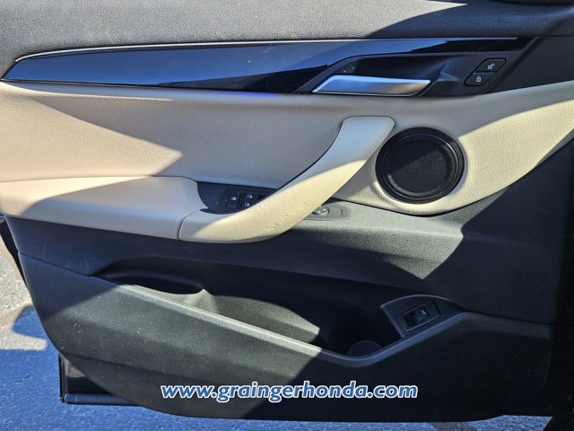 Vehicle image 17 of 23