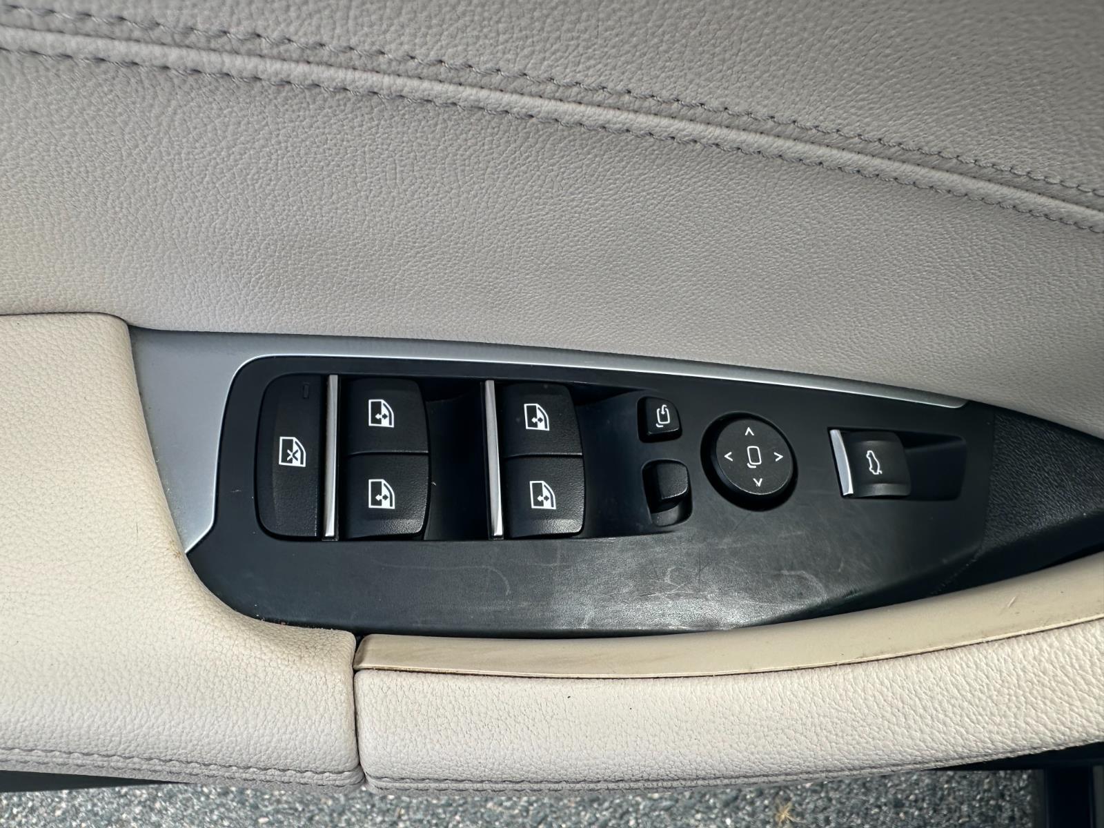 Vehicle image 11 of 39