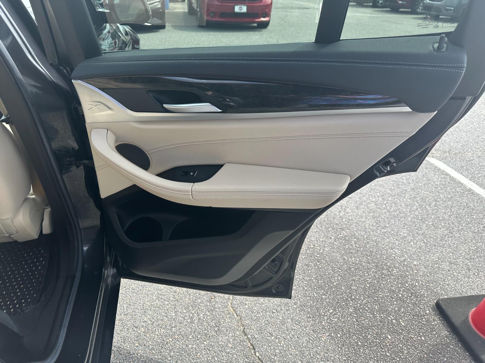 Vehicle image 24 of 39