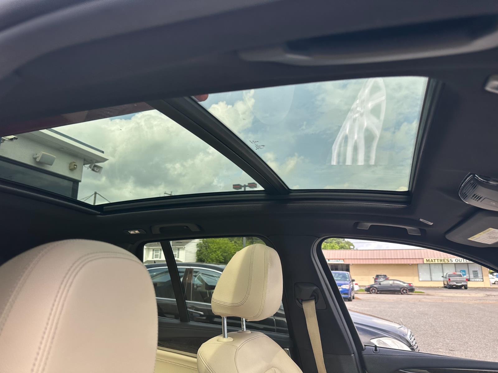 Vehicle image 29 of 39