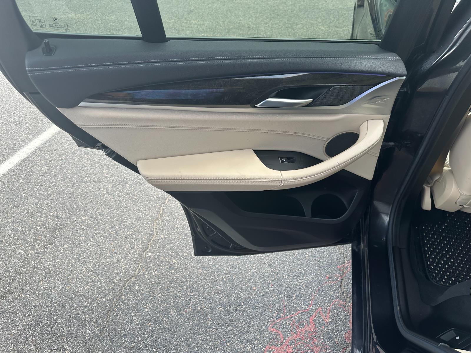 Vehicle image 19 of 39
