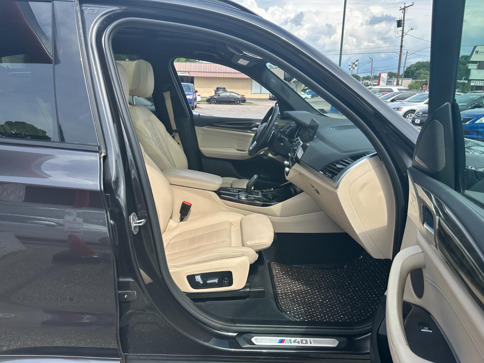 Vehicle image 28 of 39