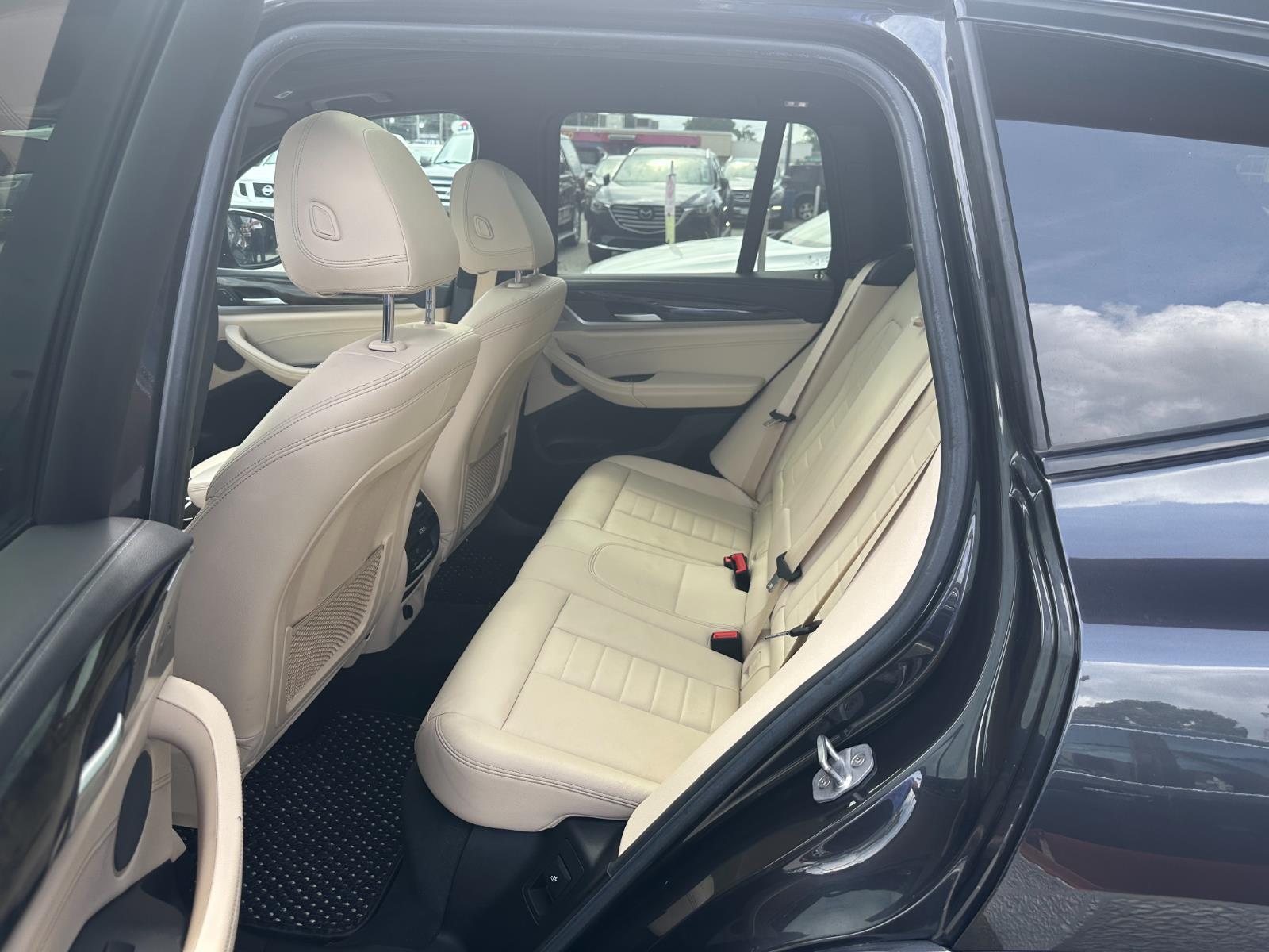 Vehicle image 22 of 39