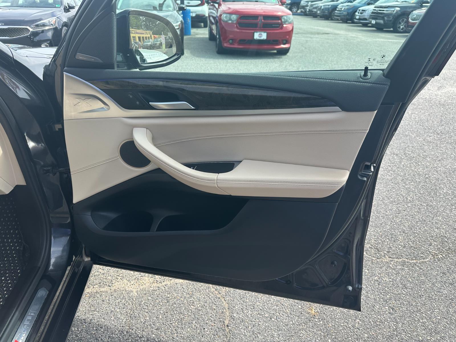 Vehicle image 27 of 39