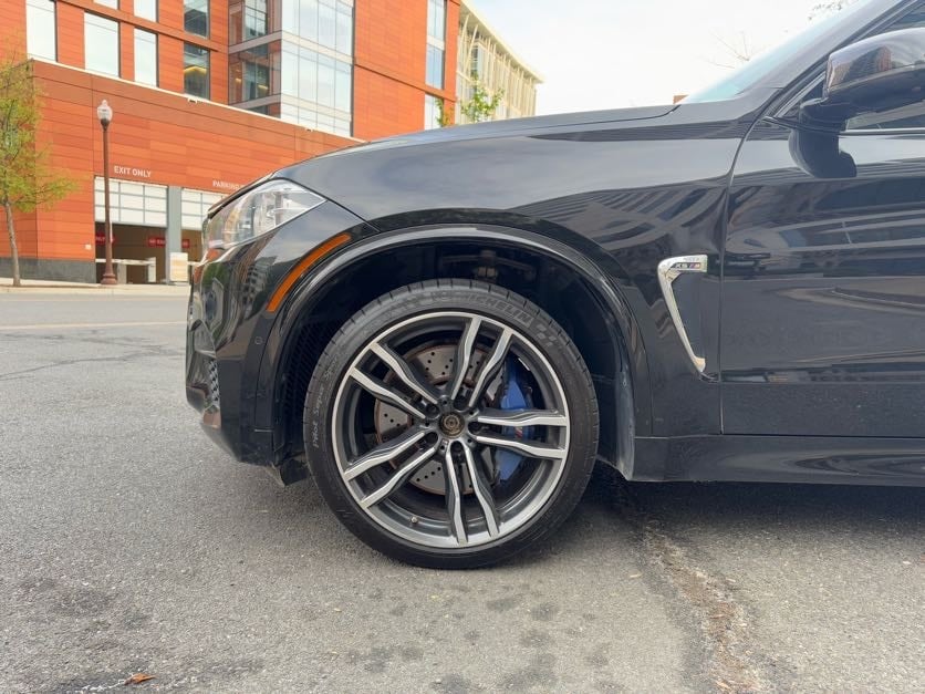 Vehicle image 9 of 40