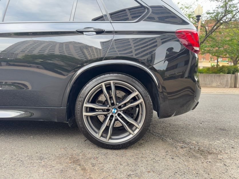 Vehicle image 10 of 40