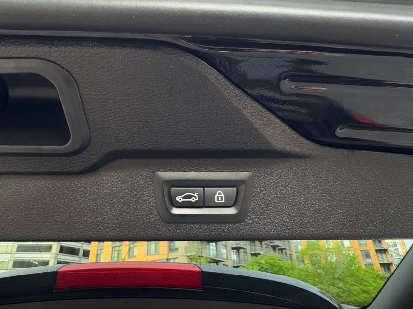 Vehicle image 12 of 40
