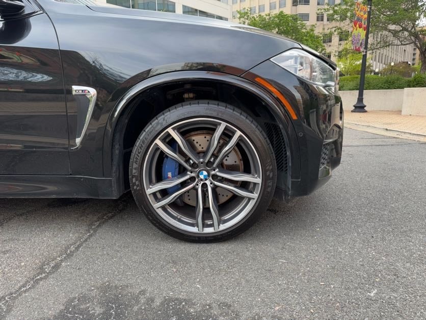 Vehicle image 14 of 40