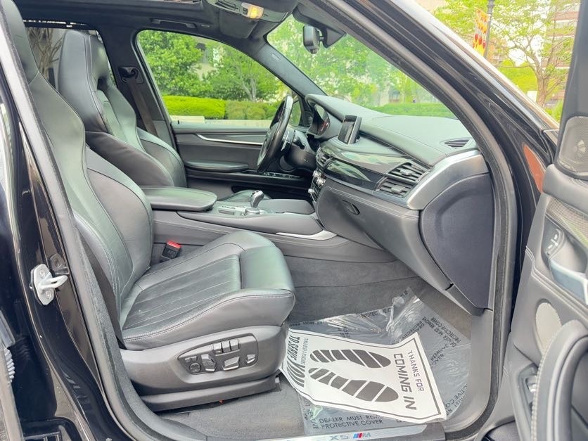 Vehicle image 32 of 40