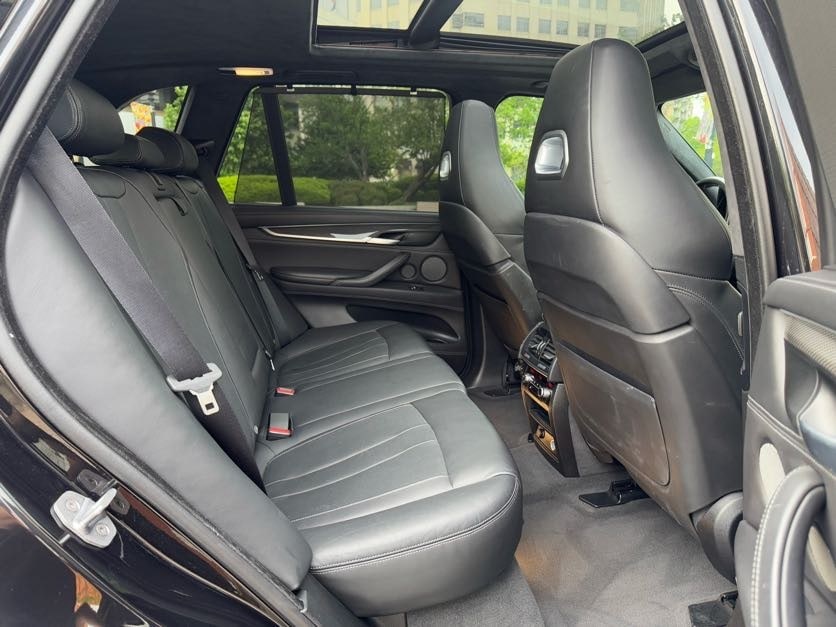 Vehicle image 23 of 40