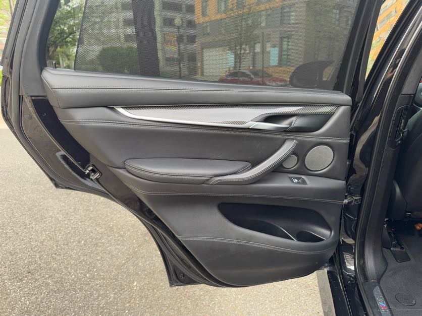 Vehicle image 21 of 40