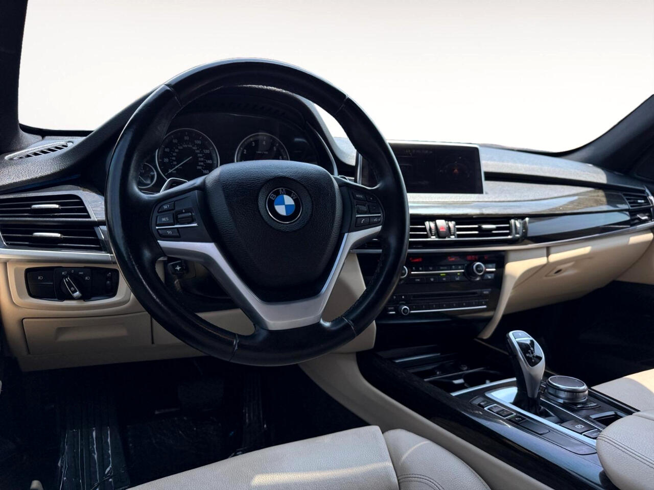 Vehicle image 21 of 31