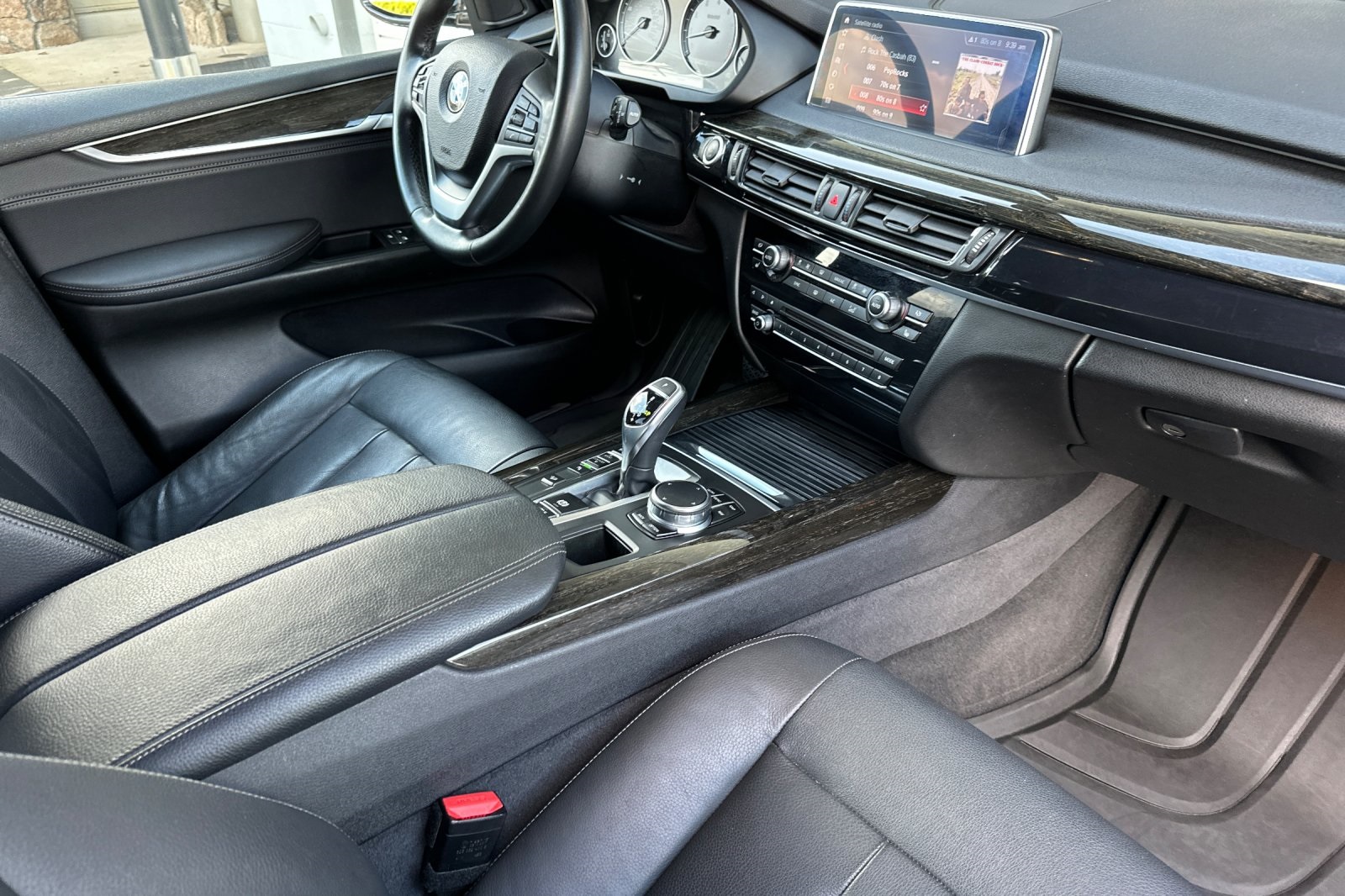 Vehicle image 18 of 36