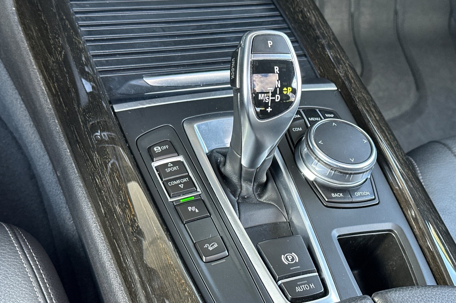Vehicle image 24 of 36