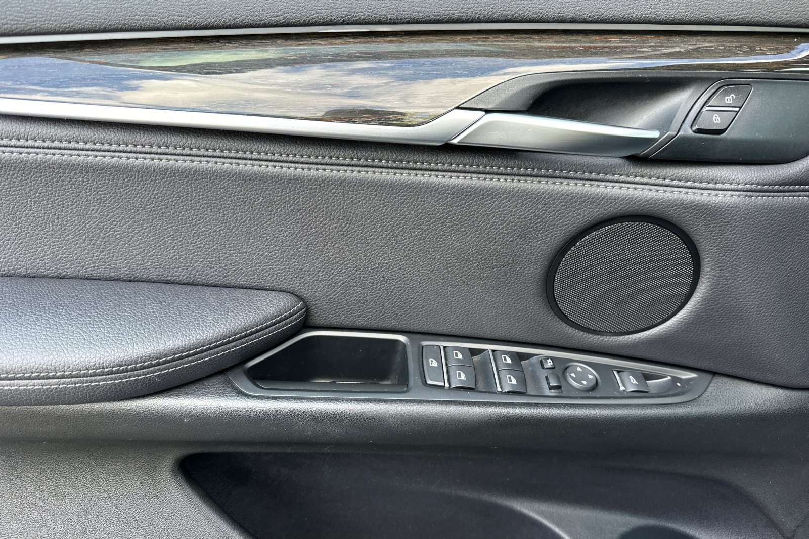 Vehicle image 12 of 36