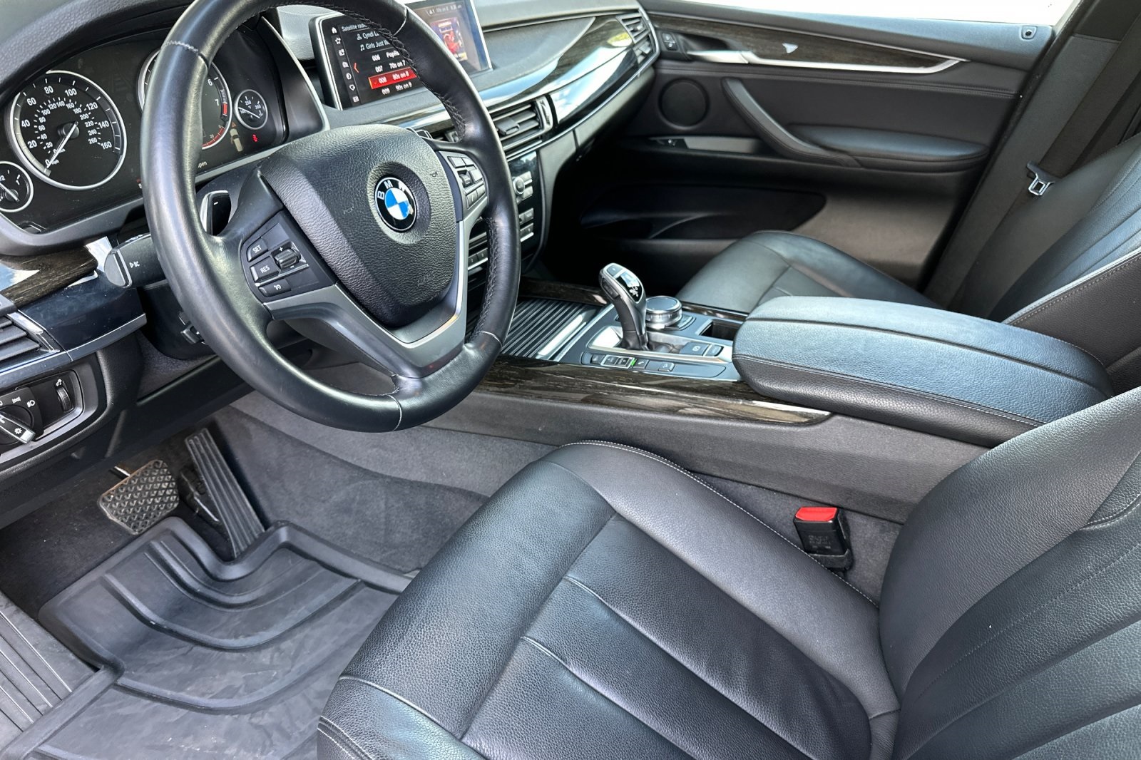 Vehicle image 10 of 36