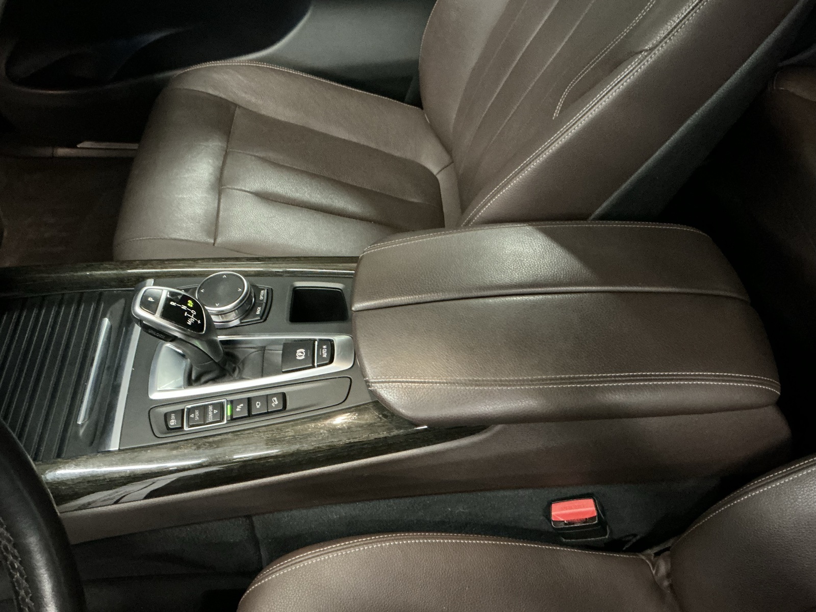 Vehicle image 26 of 34