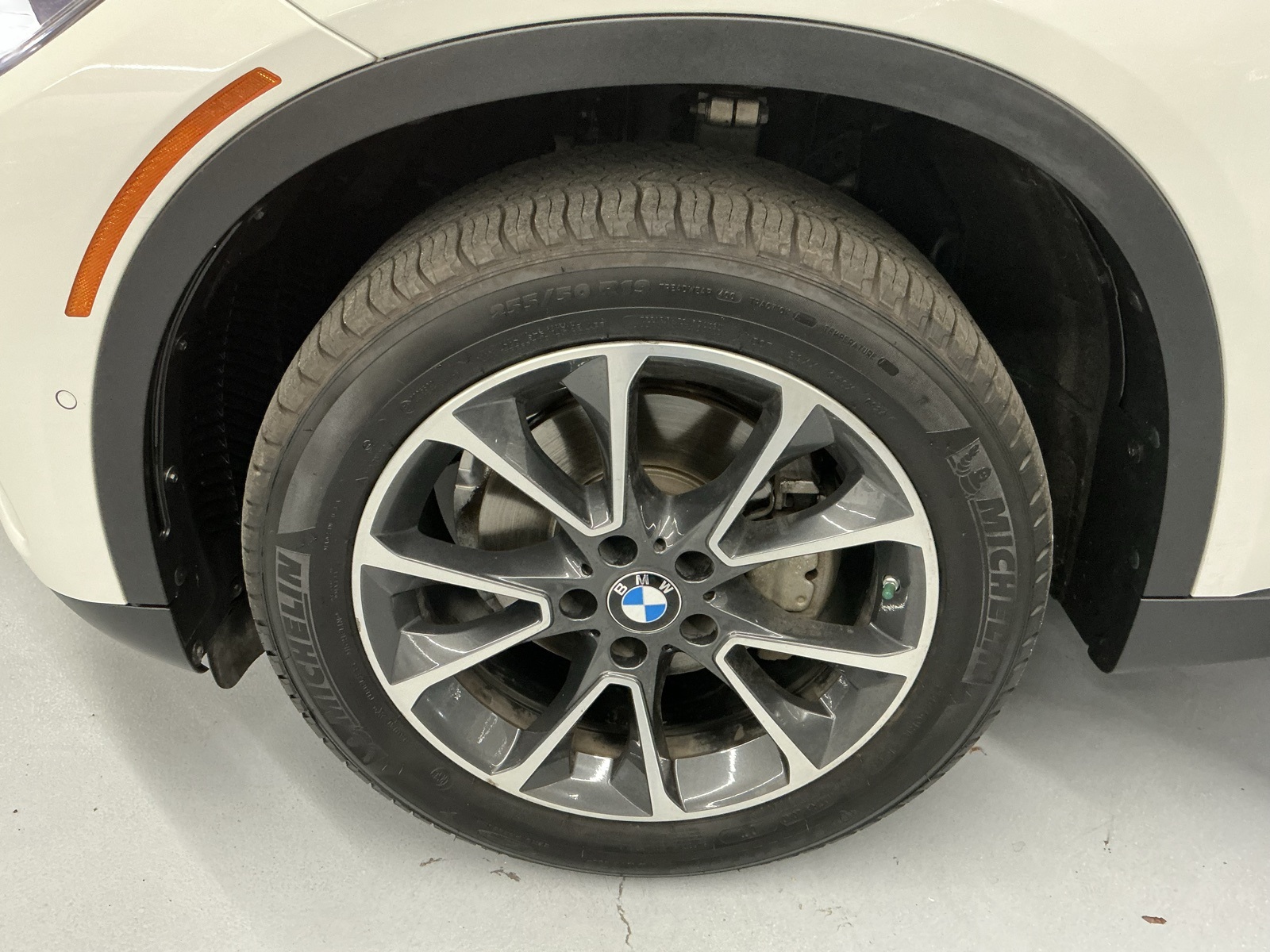 Vehicle image 9 of 34