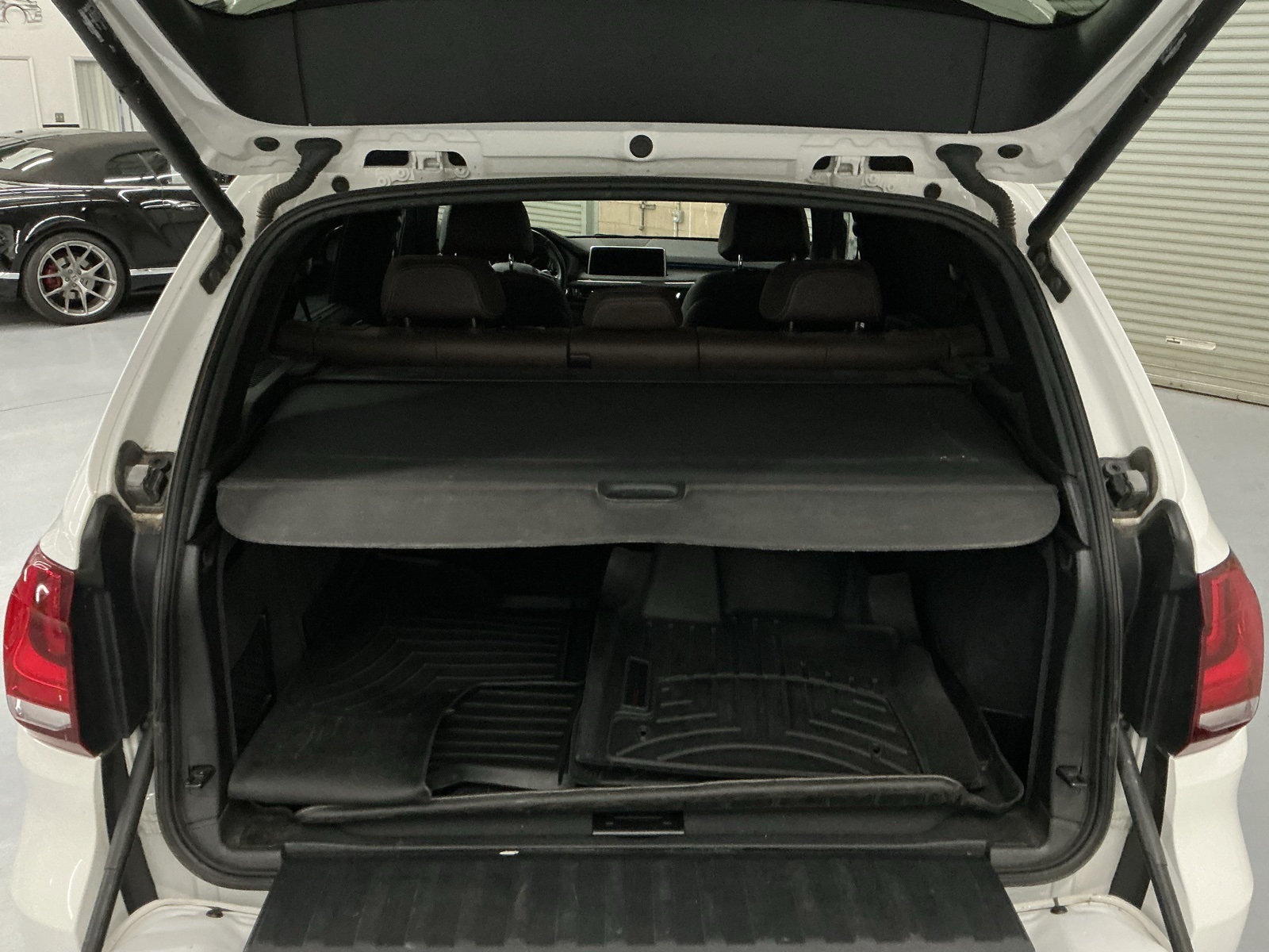 Vehicle image 10 of 34