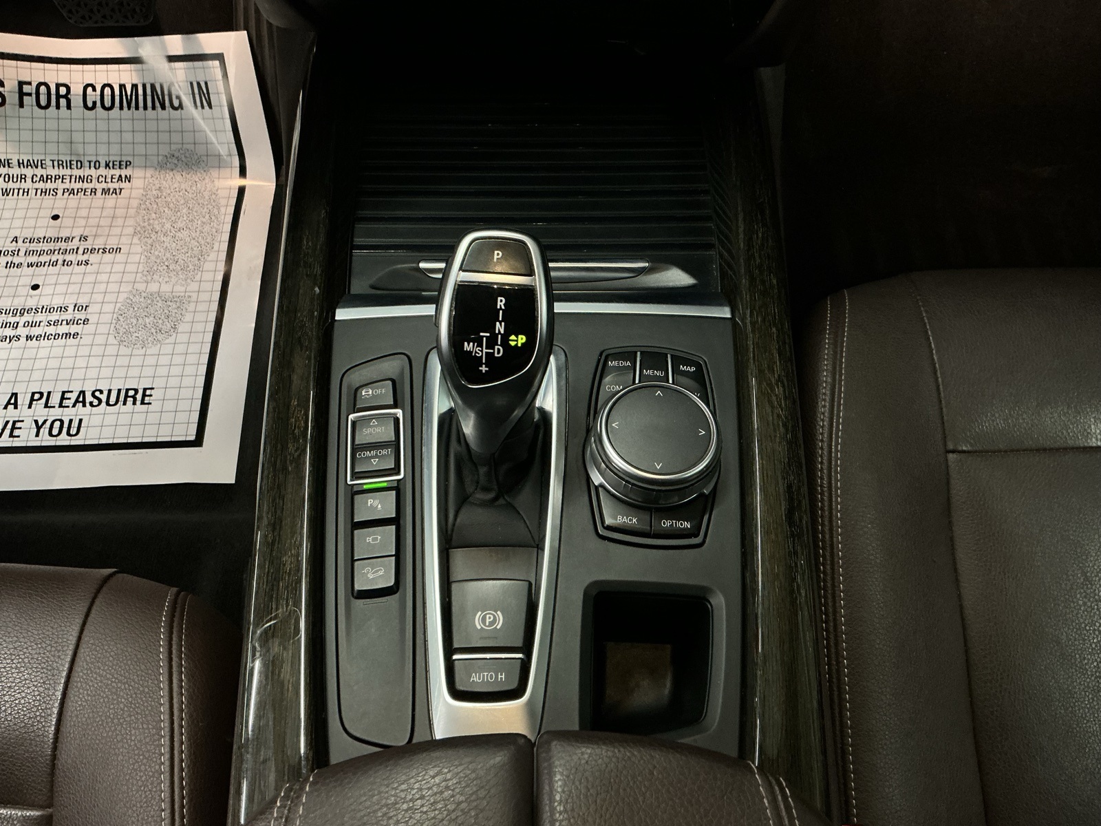 Vehicle image 25 of 34
