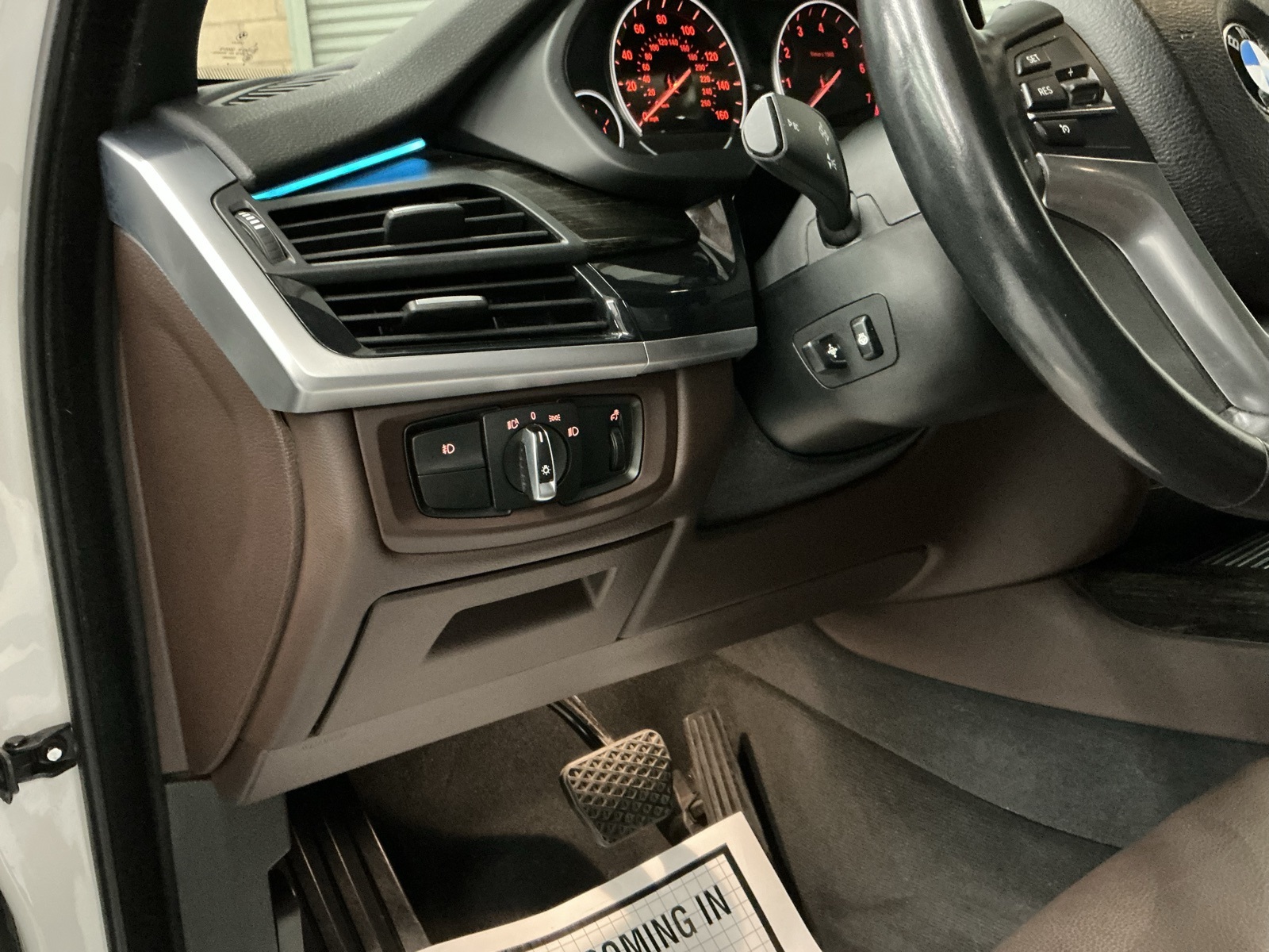 Vehicle image 32 of 34