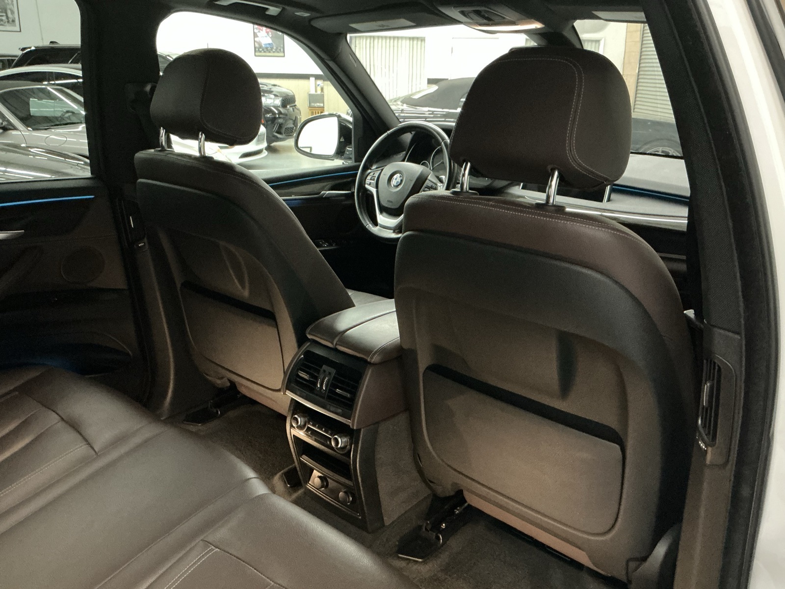Vehicle image 17 of 34