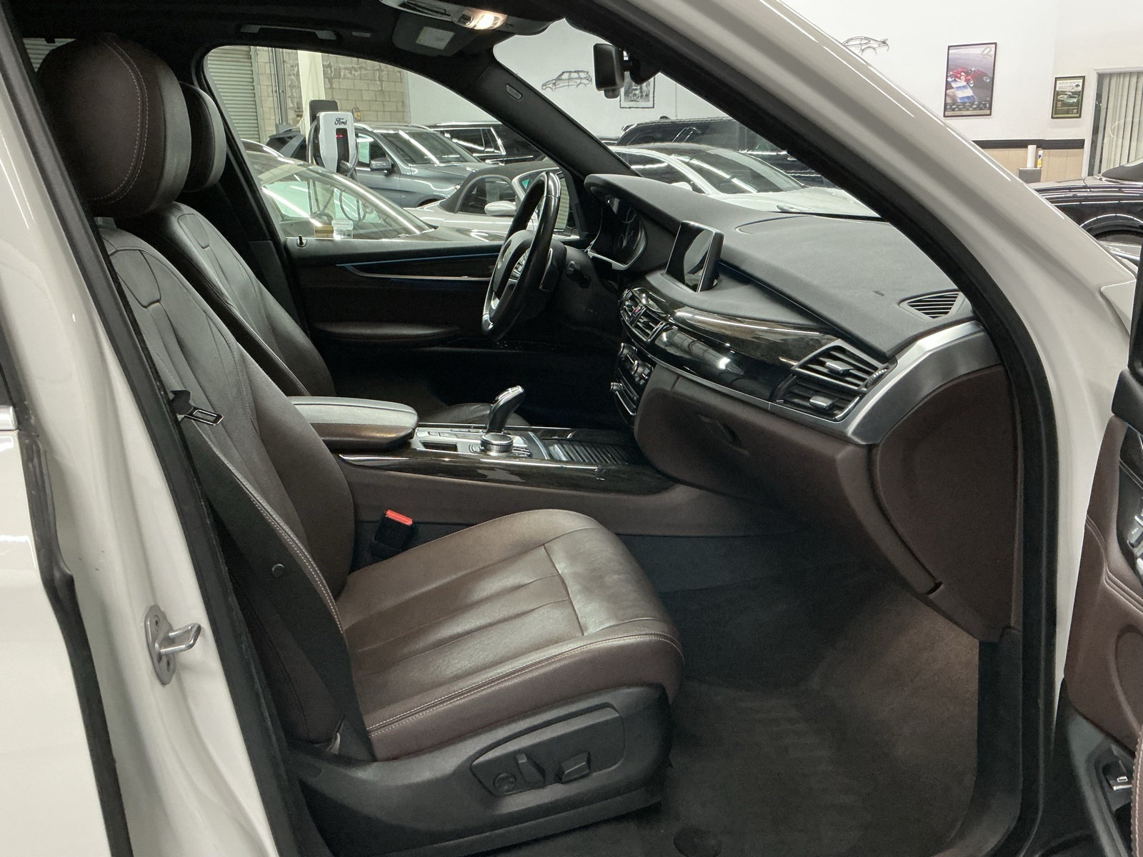 Vehicle image 15 of 34