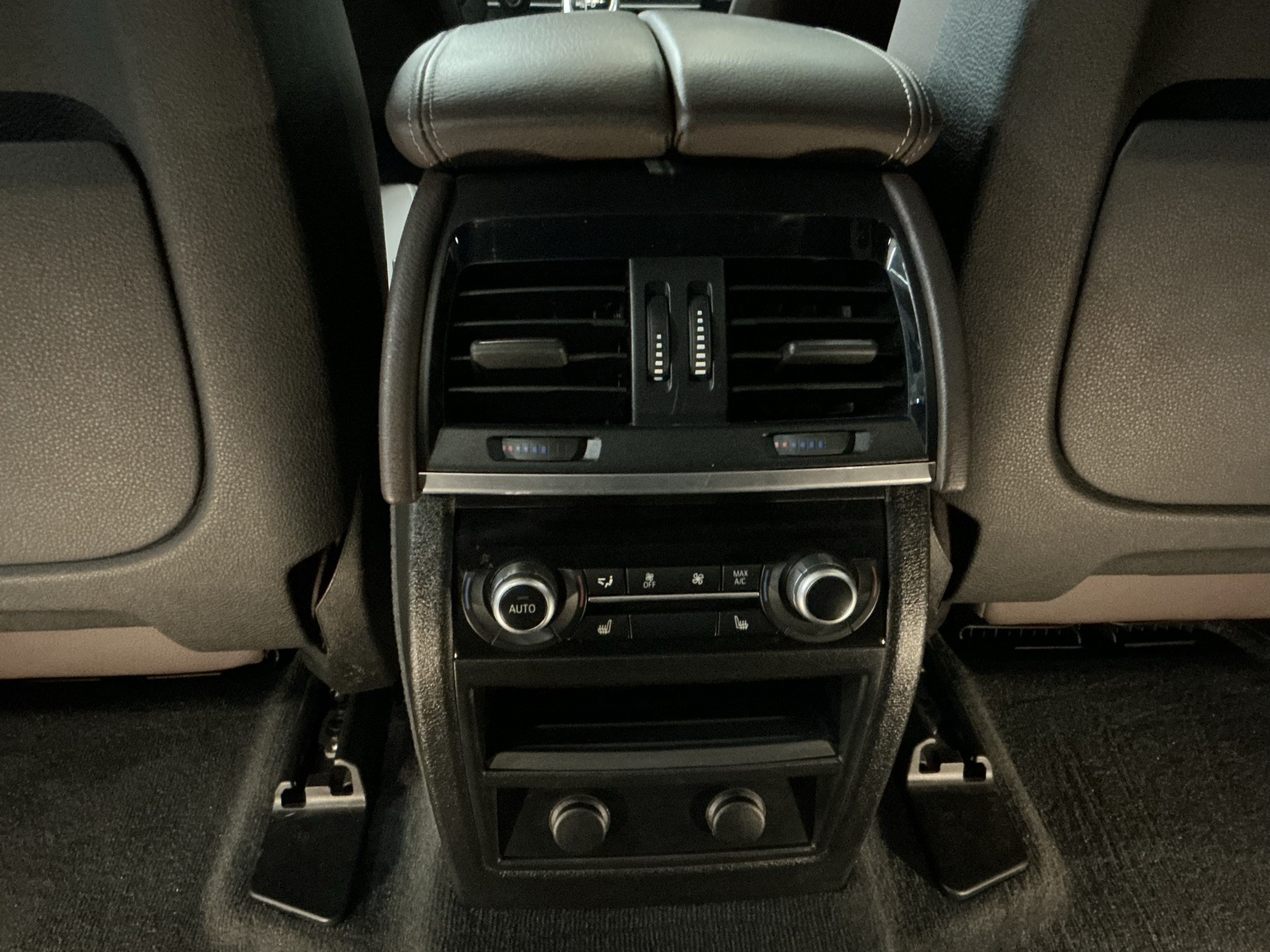Vehicle image 28 of 34
