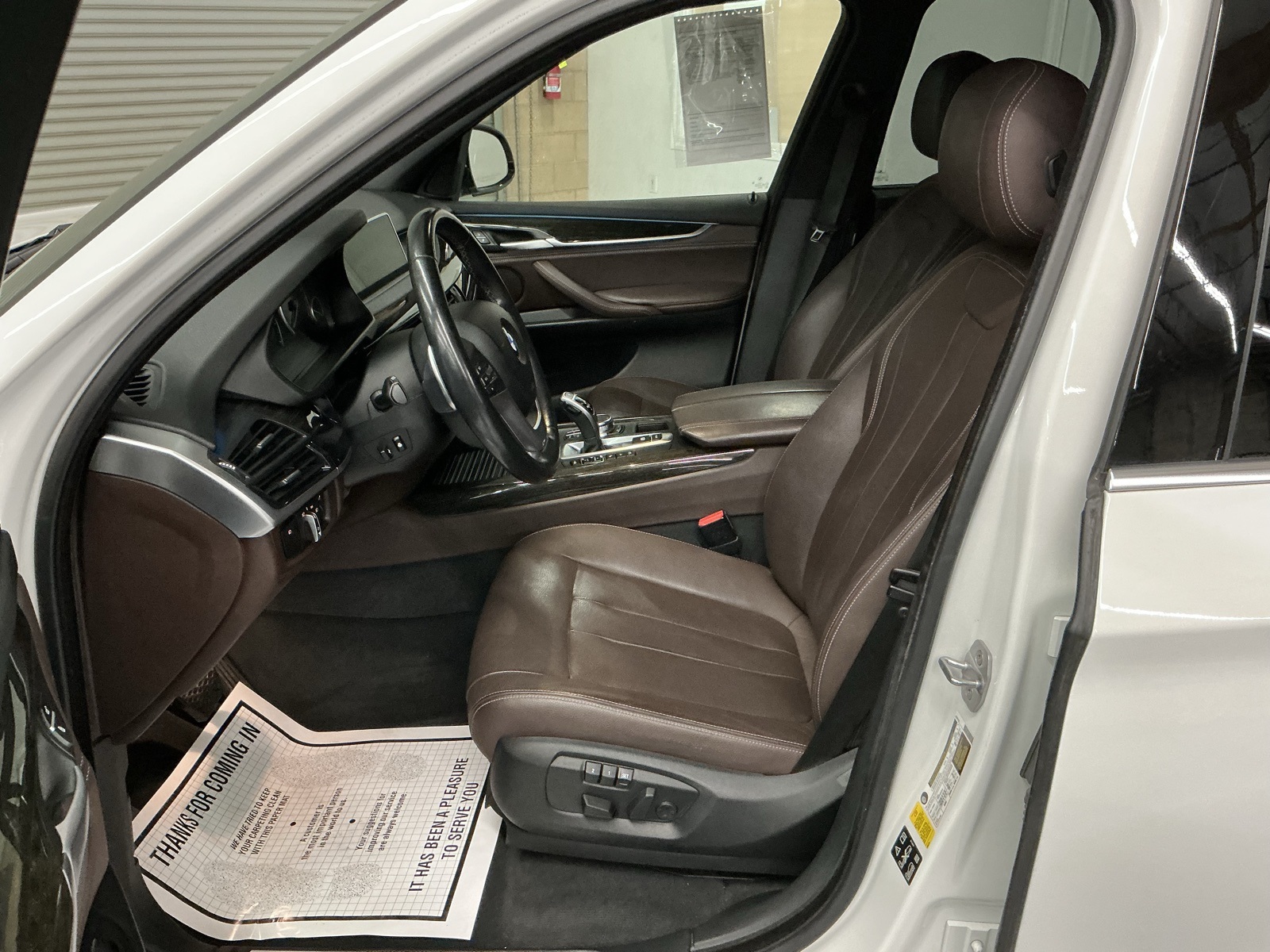 Vehicle image 31 of 34
