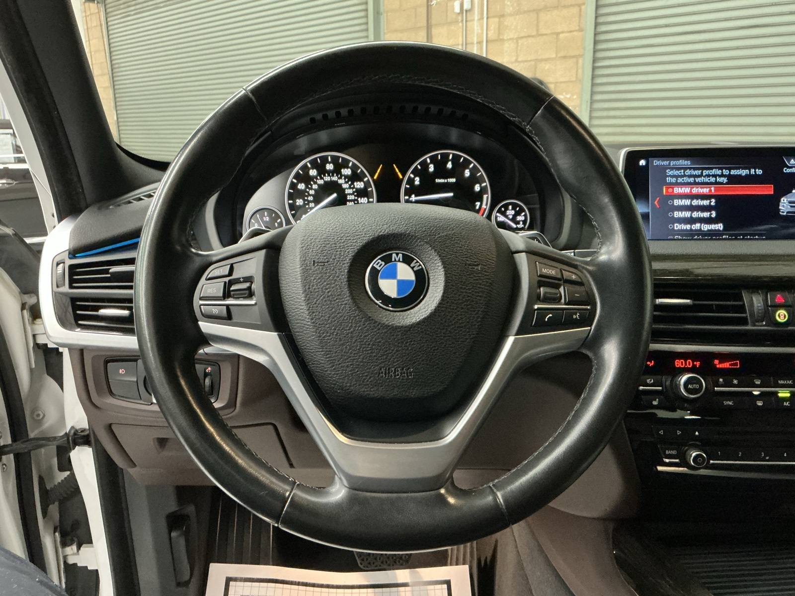 Vehicle image 21 of 34