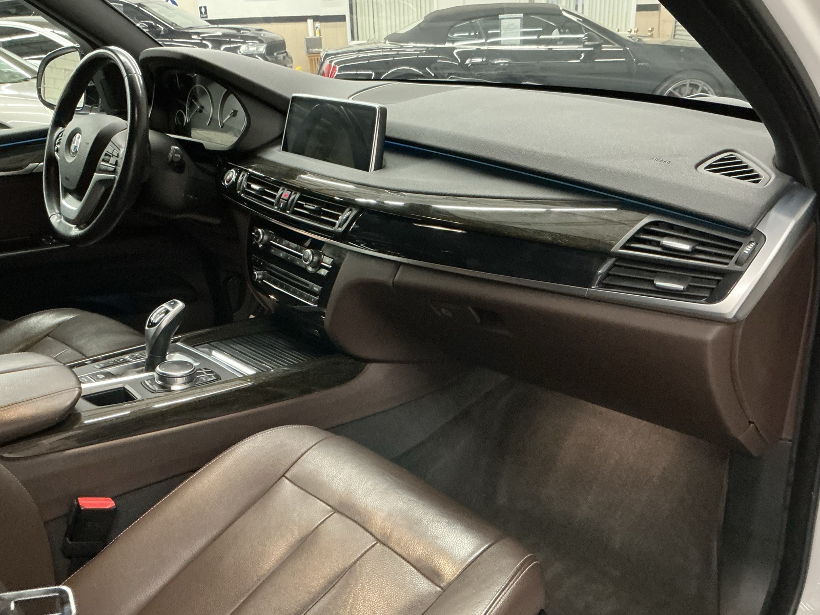 Vehicle image 19 of 34