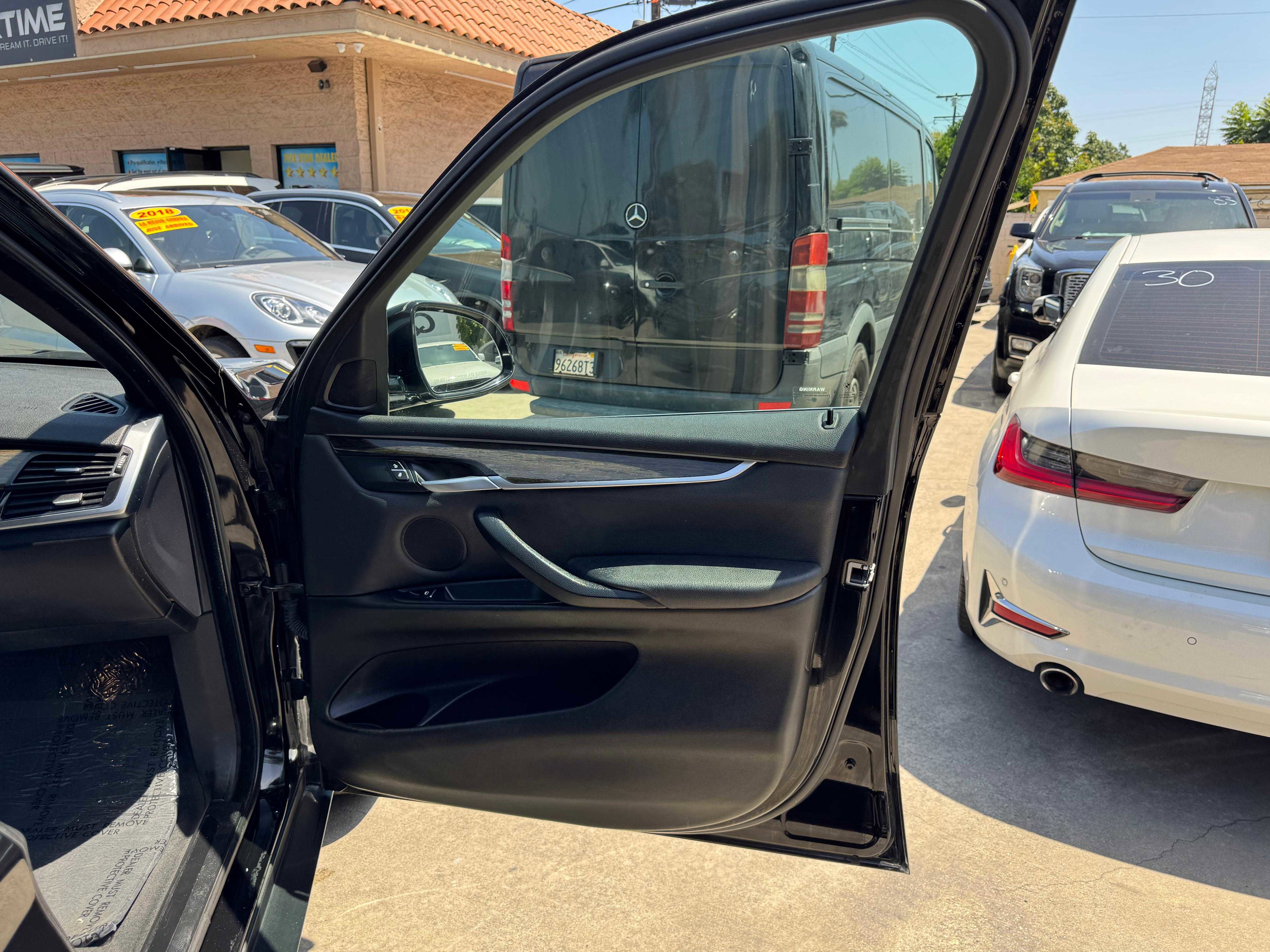 Vehicle image 31 of 69